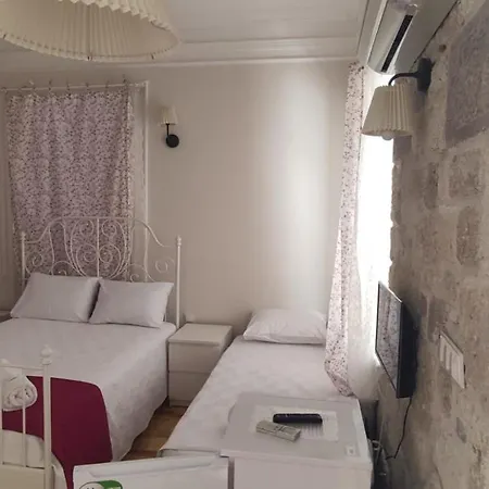 Mi Phokaia Guest house *