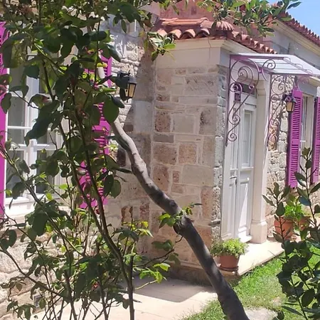 Mi Phokaia Guest house