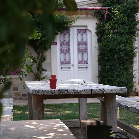 Mi Phokaia Guest house