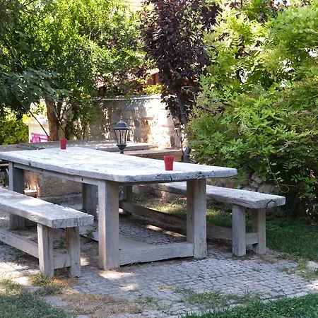 Mi Phokaia Guest house