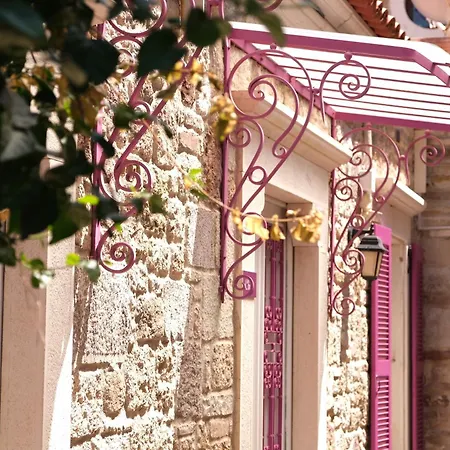 Mi Phokaia Guest house