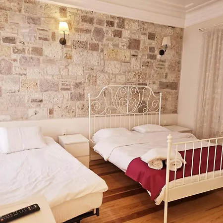 Mi Phokaia Guest house *